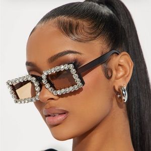 NWT Fashion Nova Outrageous Attention Sunglasses